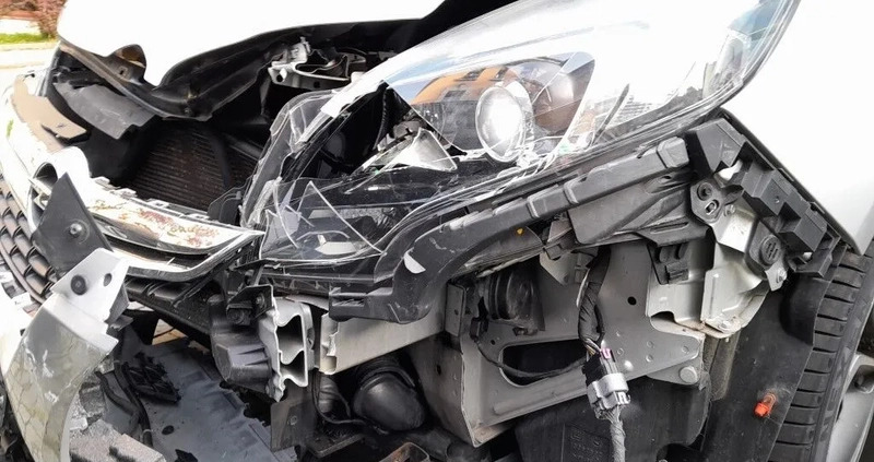 Opel Zafira cena 27000 przebieg: 120572, rok produkcji 2016 z Nowy Sącz małe 106